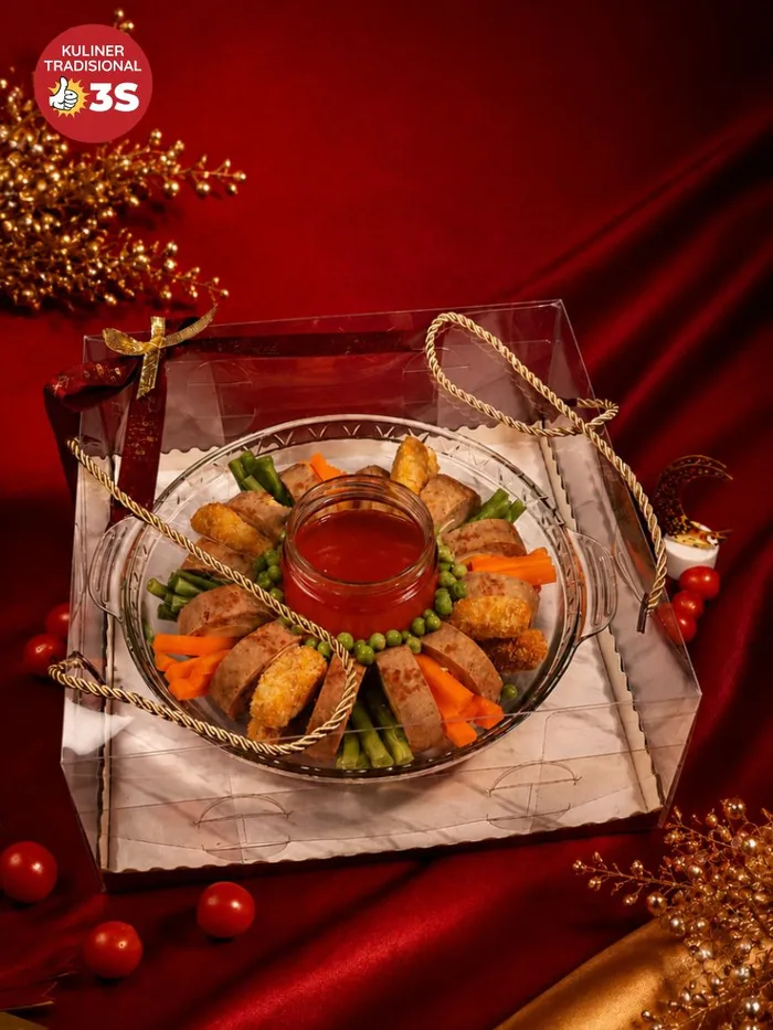 Hampers 3S: galantine dan nugget dengan saus dalam kotak mika bertali emas