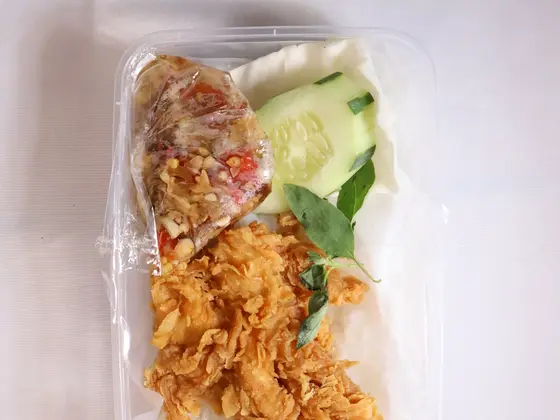 Nasi Ayam Crispy Sambal Kecombrang