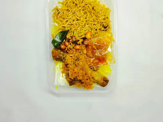 Nasi Kuning Ayam Goreng