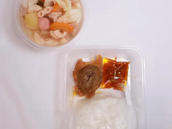 Nasi Sop Makaroni Sosis Perkedel