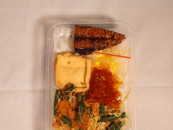 Nasi Tongkol Goreng Urap-Urap